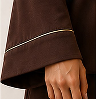 Softly flared sleeve with piping.